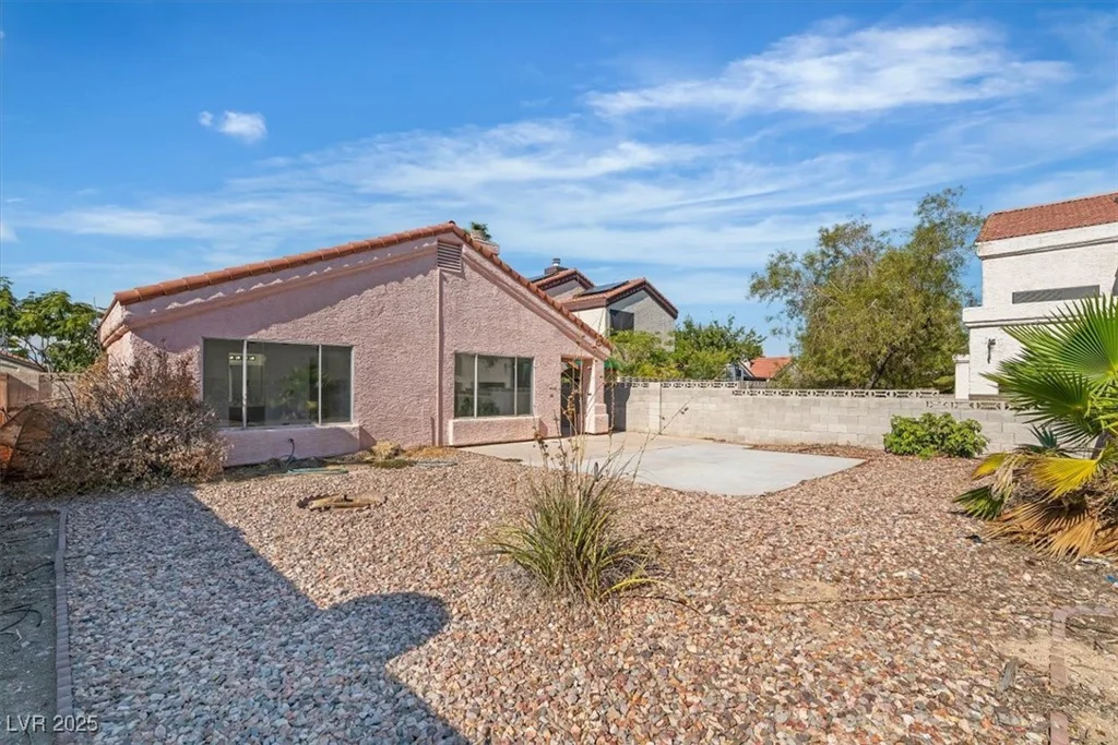 6537 Old Oxford, Las Vegas, NV 89108