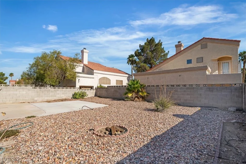 6537 Old Oxford, Las Vegas, NV 89108