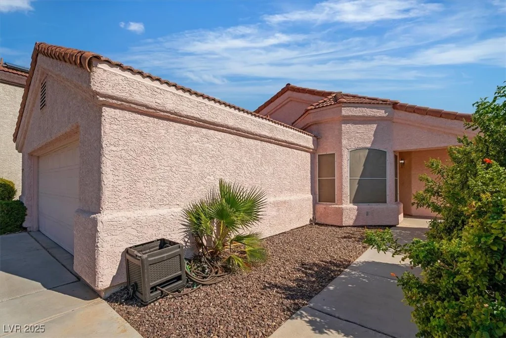 6537 Old Oxford, Las Vegas, NV 89108