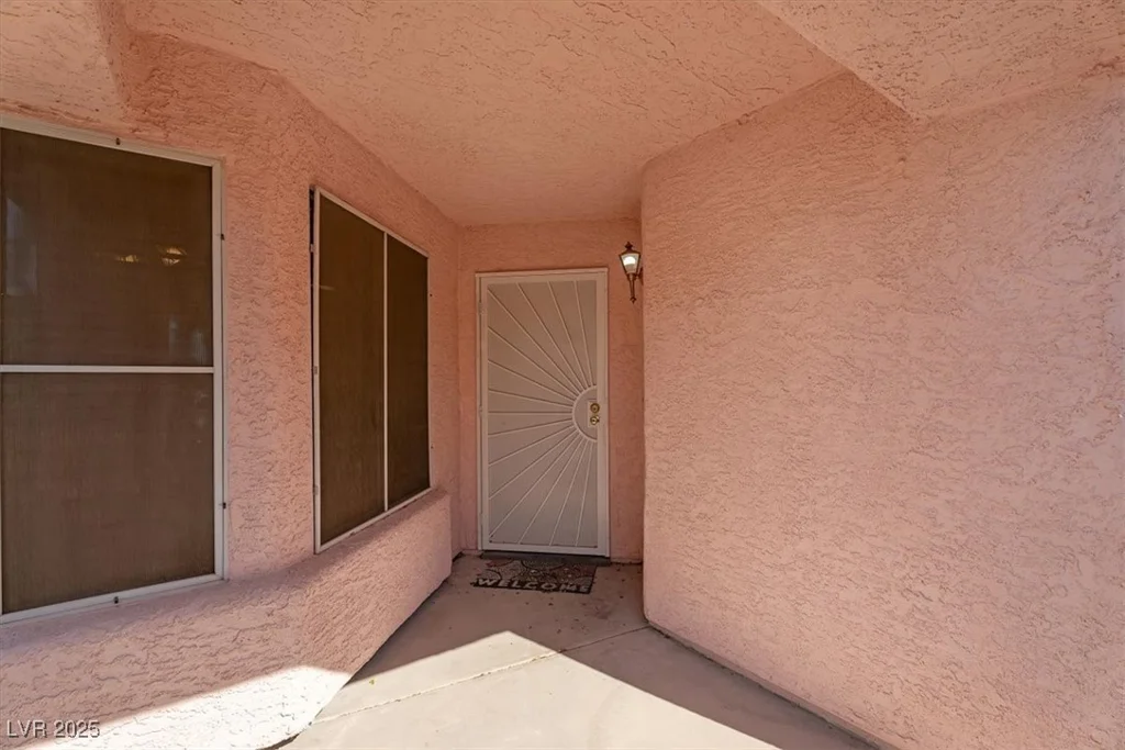 6537 Old Oxford, Las Vegas, NV 89108
