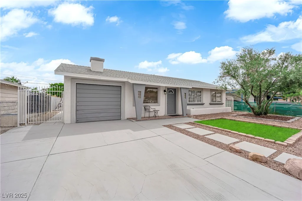 721 Carpenter, Las Vegas, NV 89107