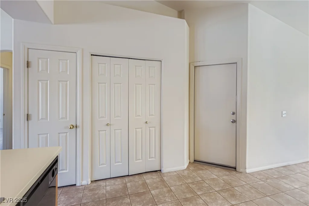 5582 Little Lake, Las Vegas, NV 89122