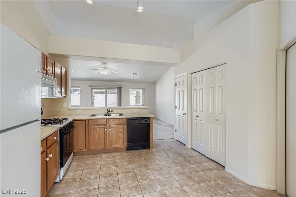 5582 Little Lake, Las Vegas, NV 89122