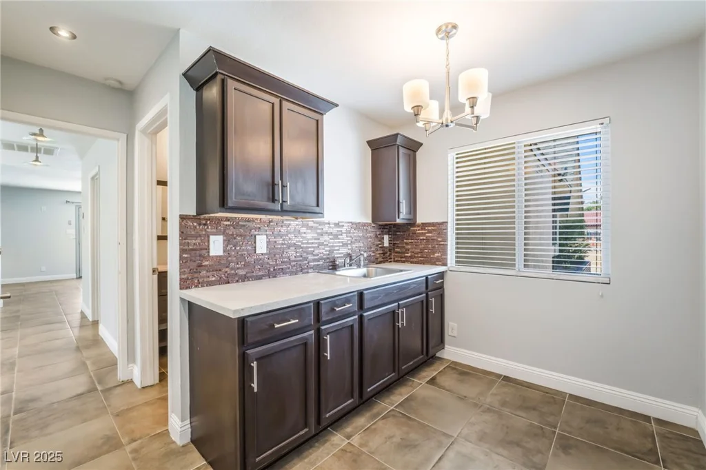 1700 Ivanhoe, Las Vegas, NV 89102