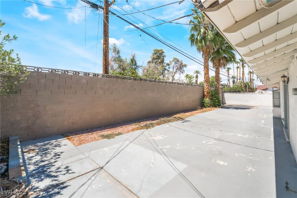 1700 Ivanhoe, Las Vegas, NV 89102