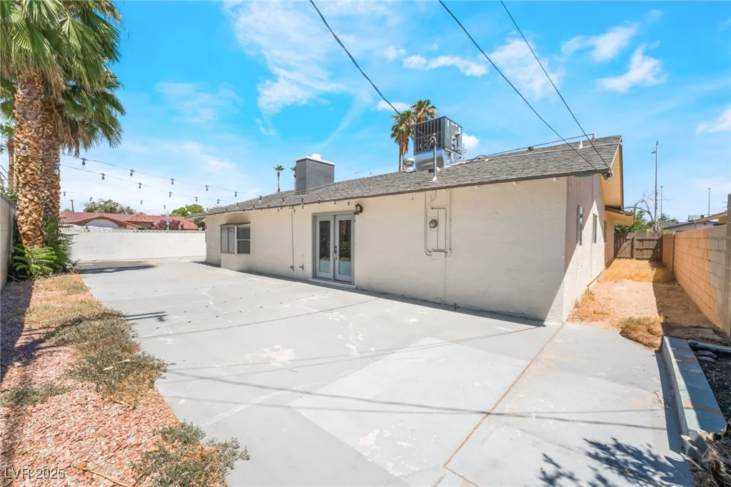 1700 Ivanhoe, Las Vegas, NV 89102