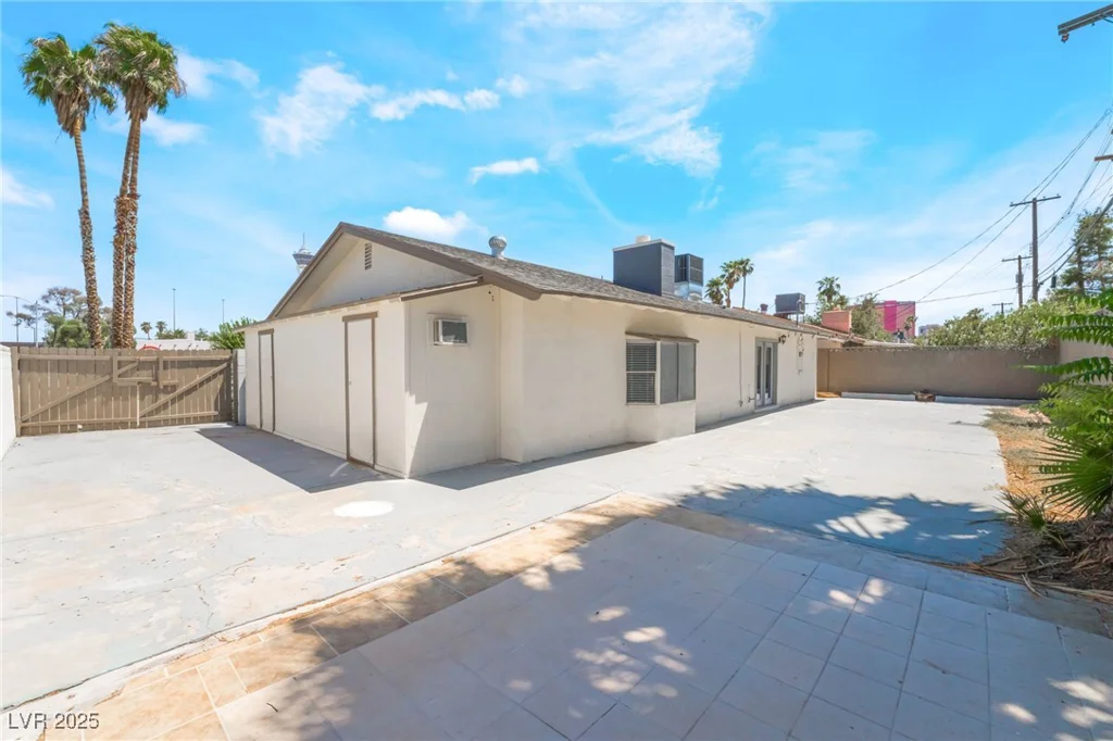 1700 Ivanhoe, Las Vegas, NV 89102