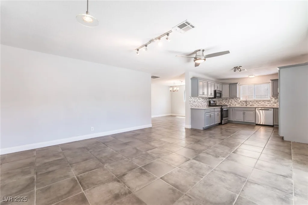1700 Ivanhoe, Las Vegas, NV 89102