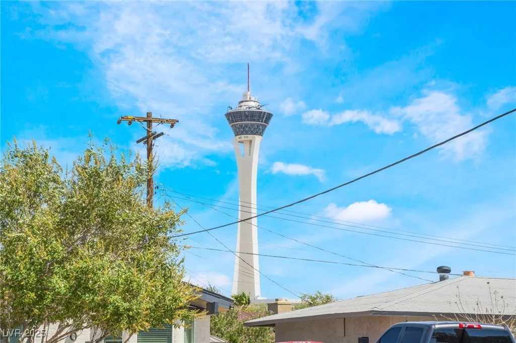 1700 Ivanhoe, Las Vegas, NV 89102