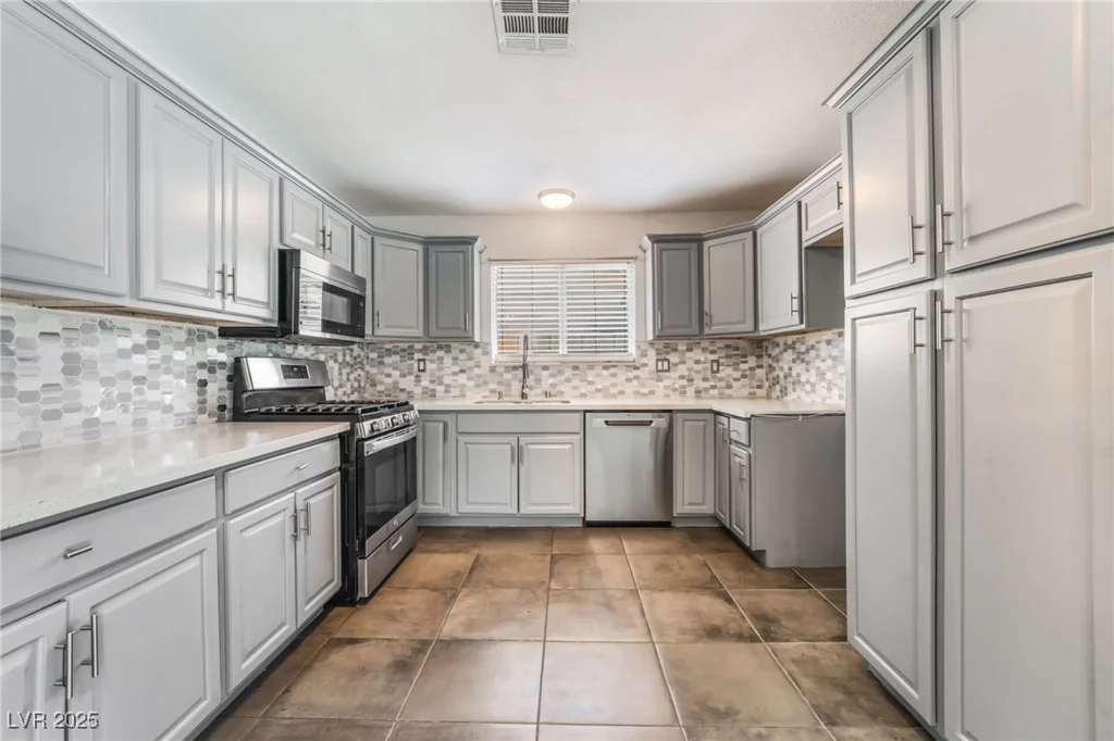 1700 Ivanhoe, Las Vegas, NV 89102