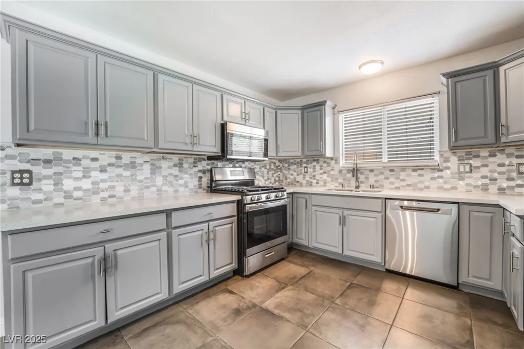 1700 Ivanhoe, Las Vegas, NV 89102