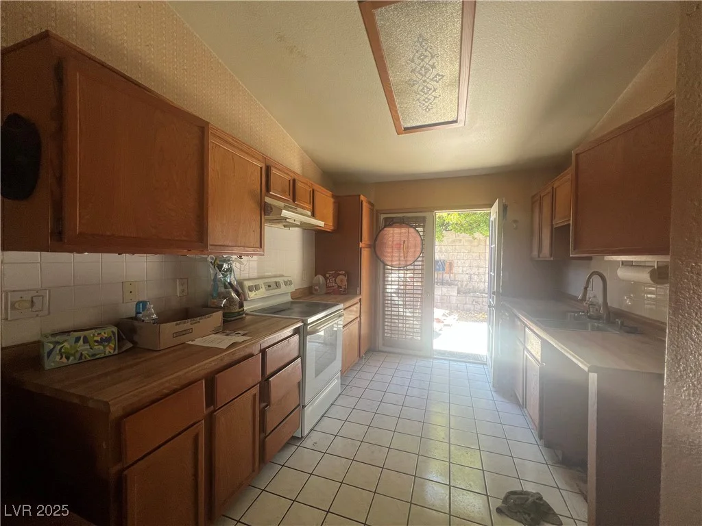 1814 Marathon, Las Vegas, NV 89108