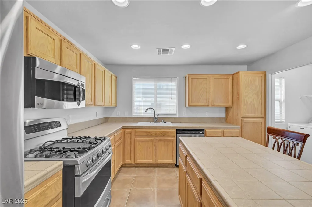 7010 Canary Ivy, Las Vegas, NV 89156
