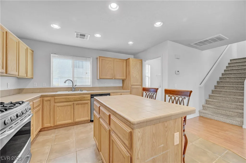 7010 Canary Ivy, Las Vegas, NV 89156