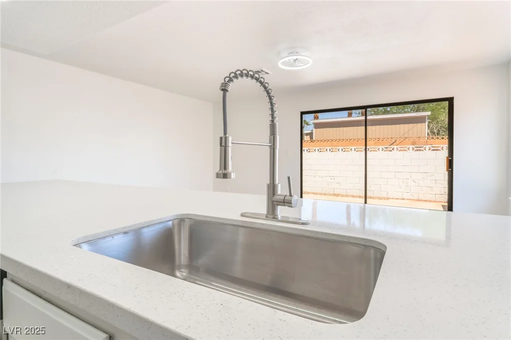 1996 Heritage Oaks, Las Vegas, NV 89119