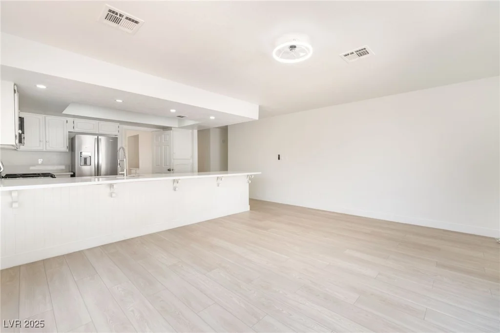 1996 Heritage Oaks, Las Vegas, NV 89119