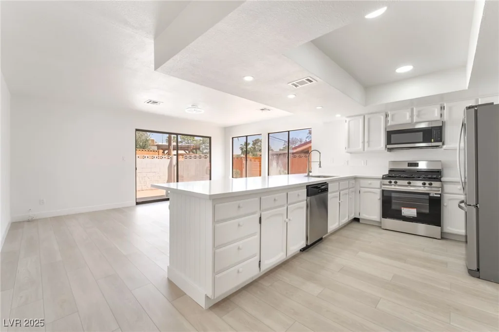 1996 Heritage Oaks, Las Vegas, NV 89119