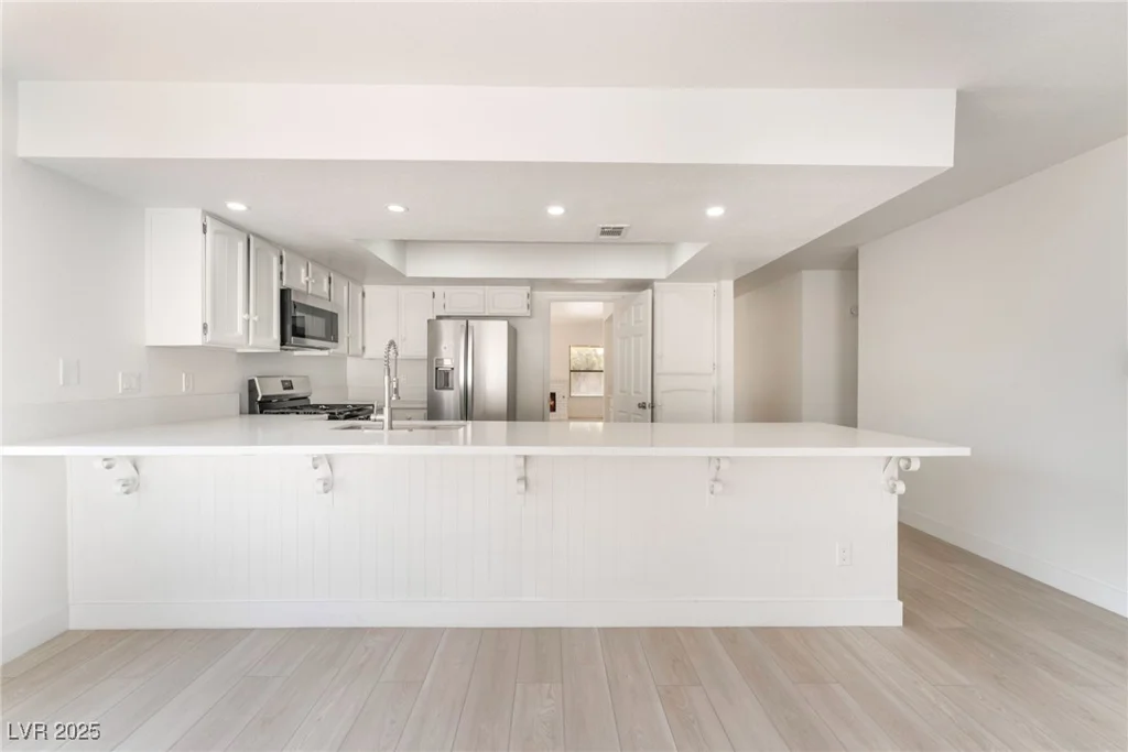 1996 Heritage Oaks, Las Vegas, NV 89119