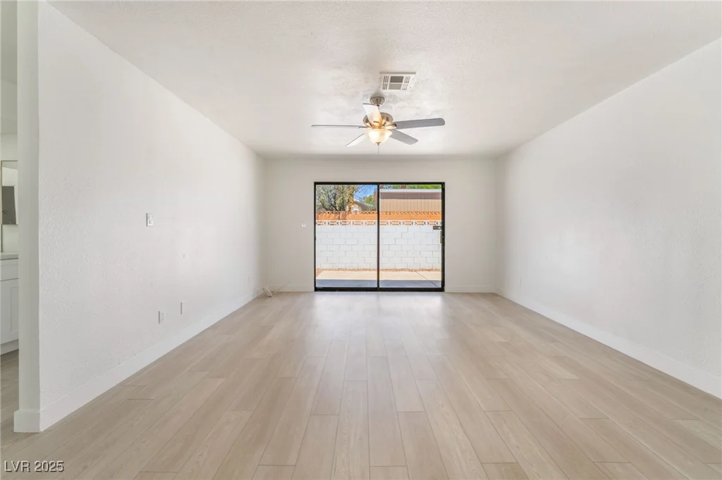 1996 Heritage Oaks, Las Vegas, NV 89119