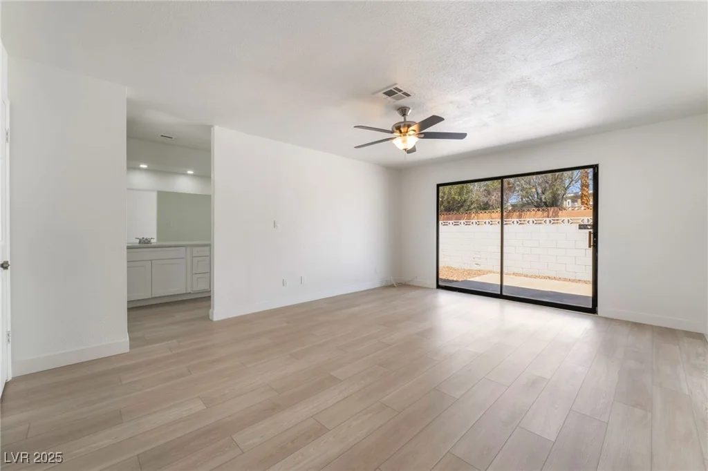 1996 Heritage Oaks, Las Vegas, NV 89119
