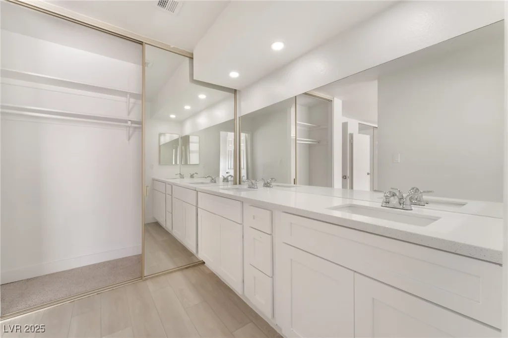 1996 Heritage Oaks, Las Vegas, NV 89119