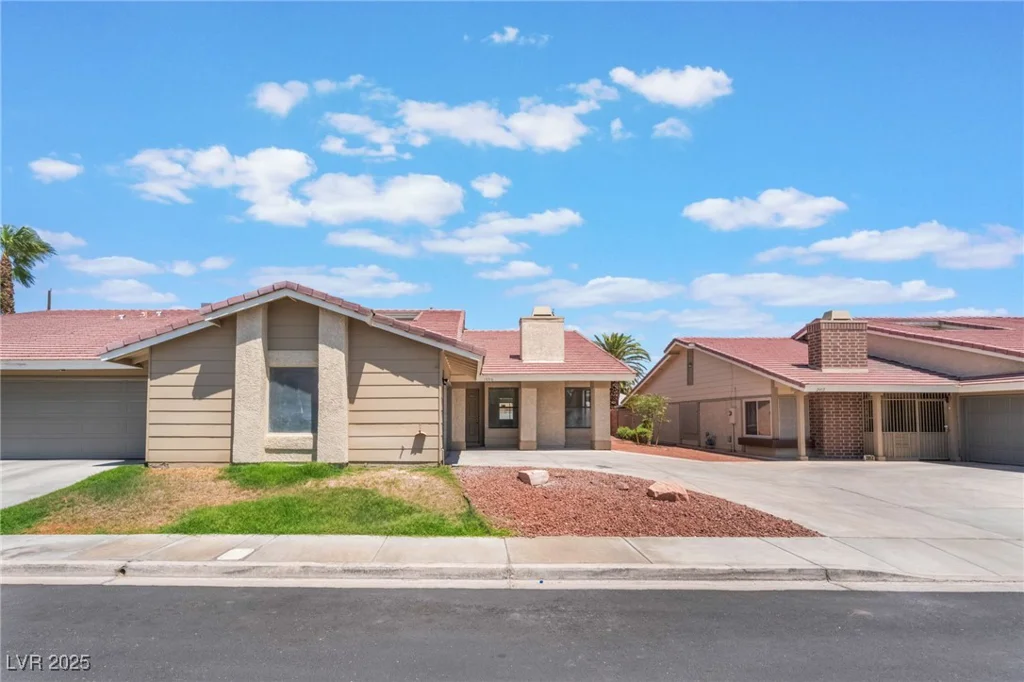 1996 Heritage Oaks, Las Vegas, NV 89119