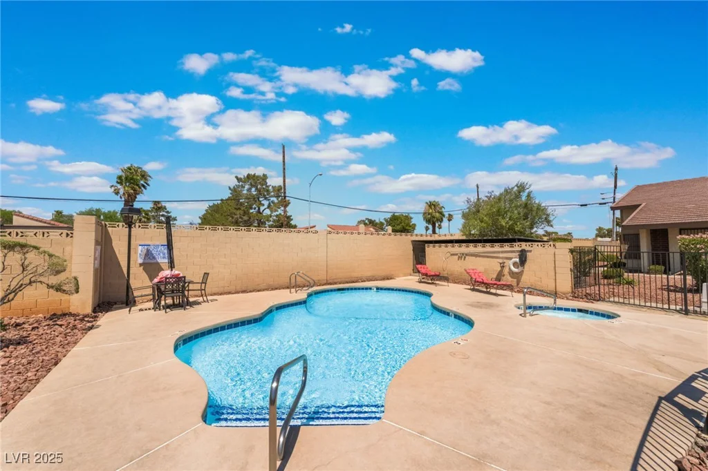1996 Heritage Oaks, Las Vegas, NV 89119