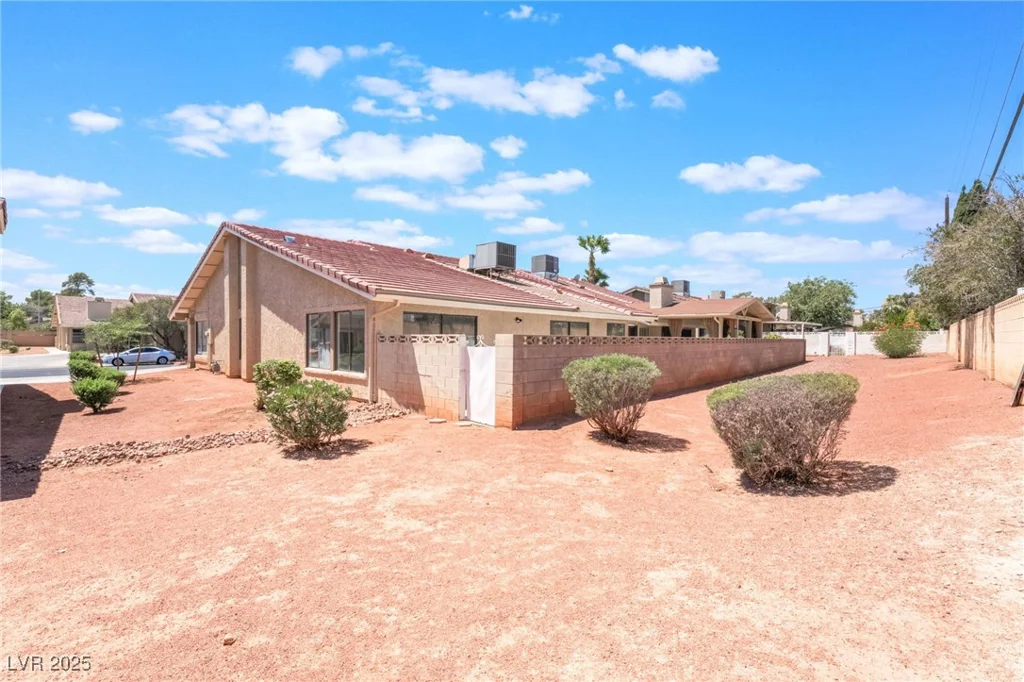 1996 Heritage Oaks, Las Vegas, NV 89119