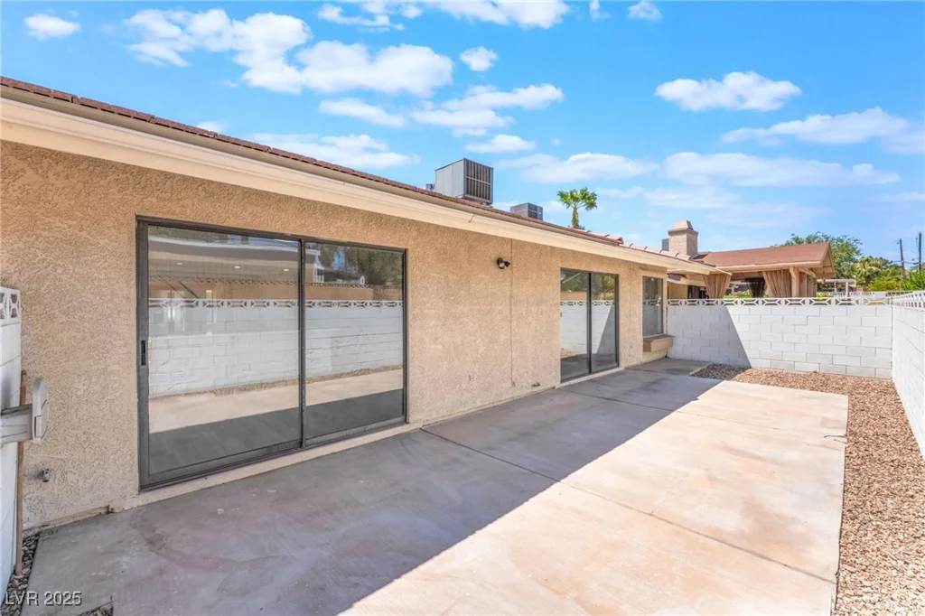 1996 Heritage Oaks, Las Vegas, NV 89119