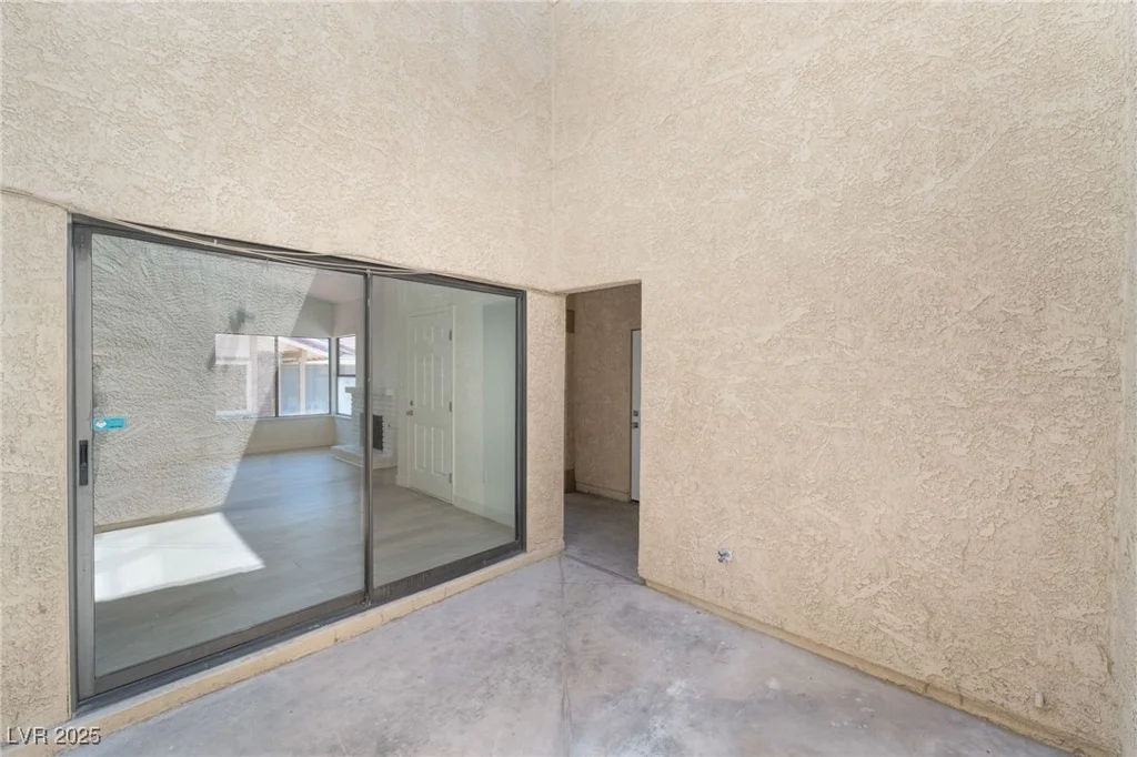 1996 Heritage Oaks, Las Vegas, NV 89119