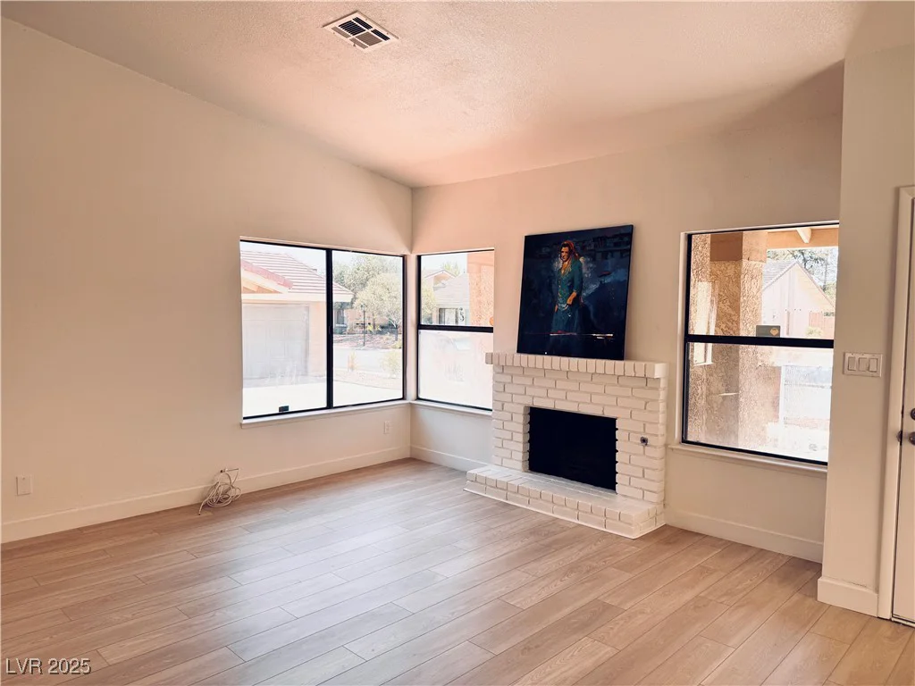 1996 Heritage Oaks, Las Vegas, NV 89119