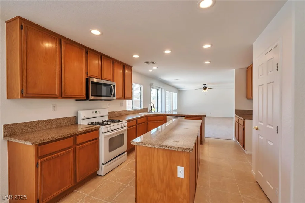 6440 Giant Oak, North Las Vegas, NV 89084