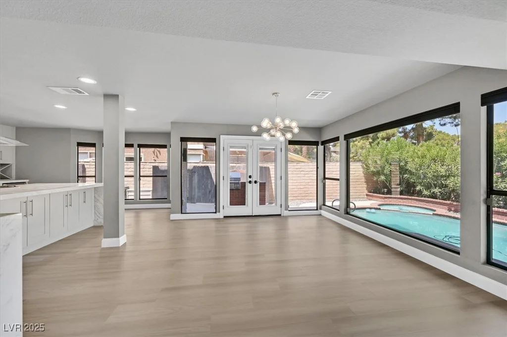 1024 Pinehurst, Las Vegas, NV 89109