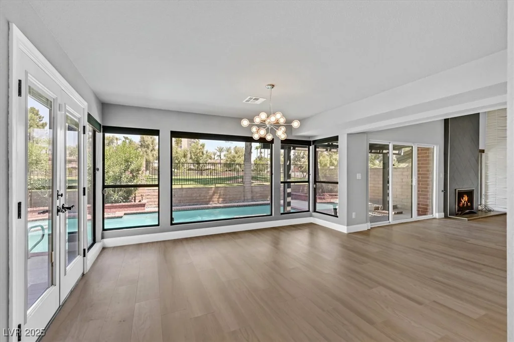 1024 Pinehurst, Las Vegas, NV 89109