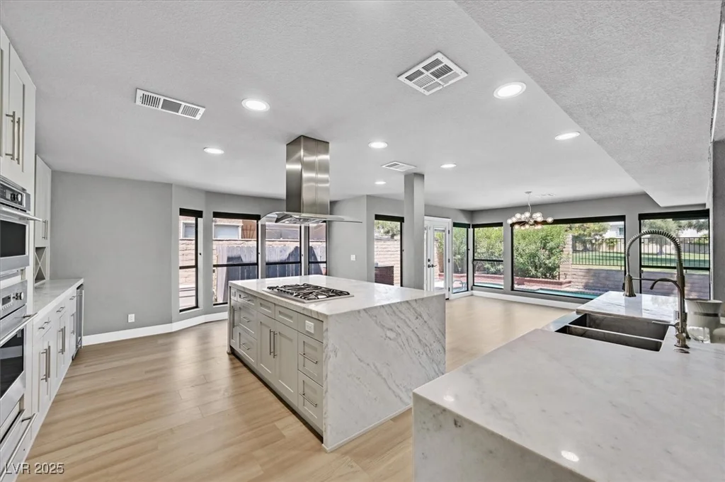 1024 Pinehurst, Las Vegas, NV 89109