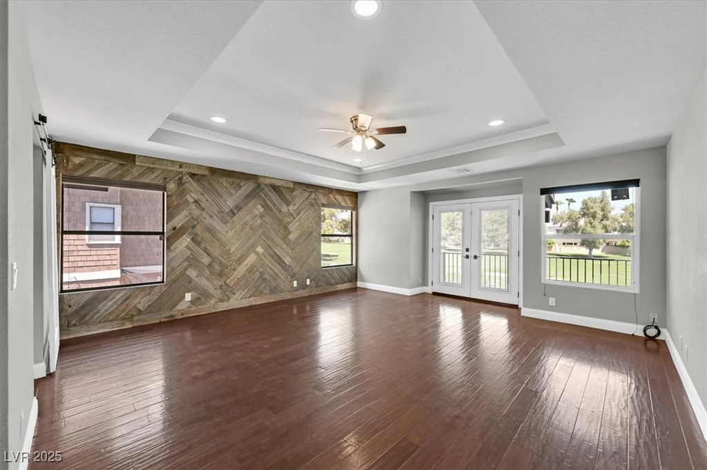 1024 Pinehurst, Las Vegas, NV 89109