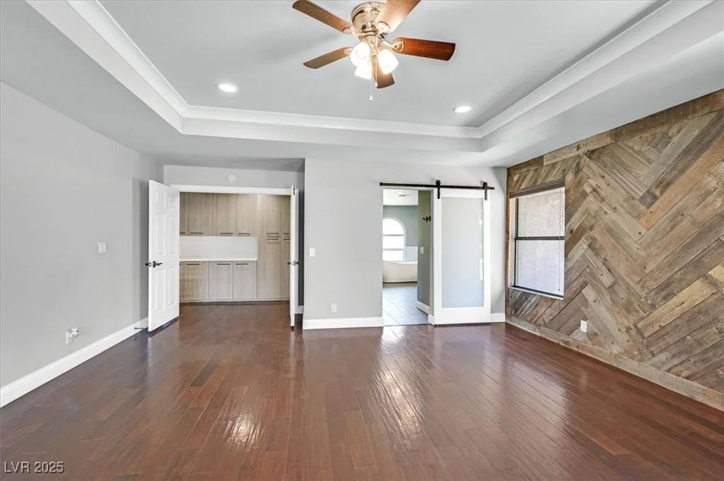 1024 Pinehurst, Las Vegas, NV 89109