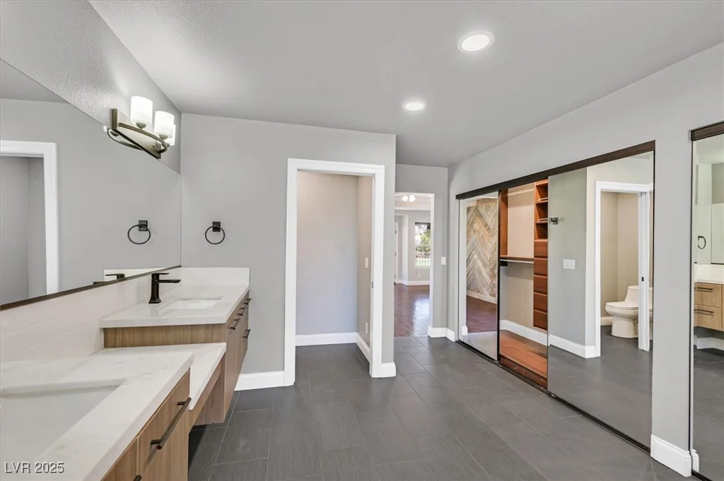 1024 Pinehurst, Las Vegas, NV 89109