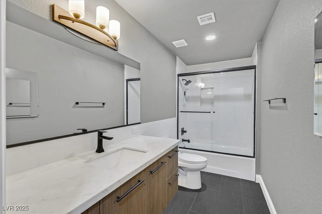 1024 Pinehurst, Las Vegas, NV 89109