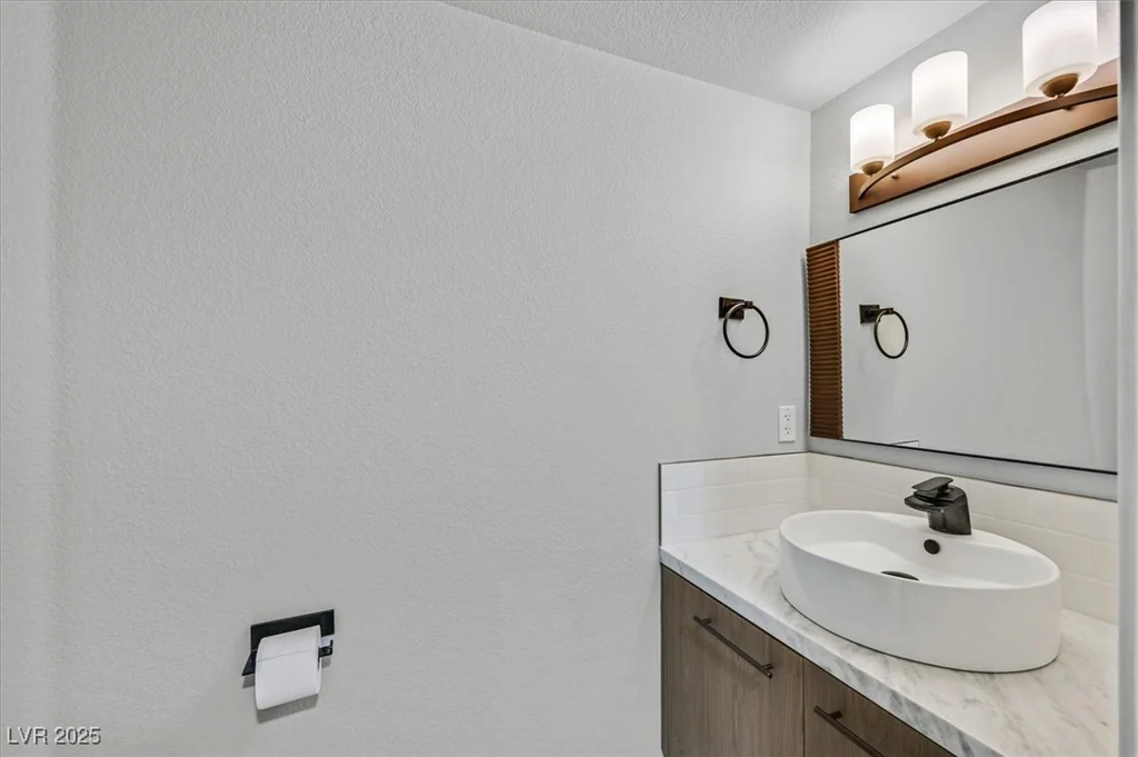 1024 Pinehurst, Las Vegas, NV 89109