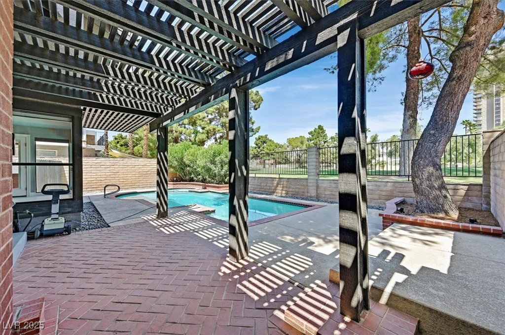 1024 Pinehurst, Las Vegas, NV 89109