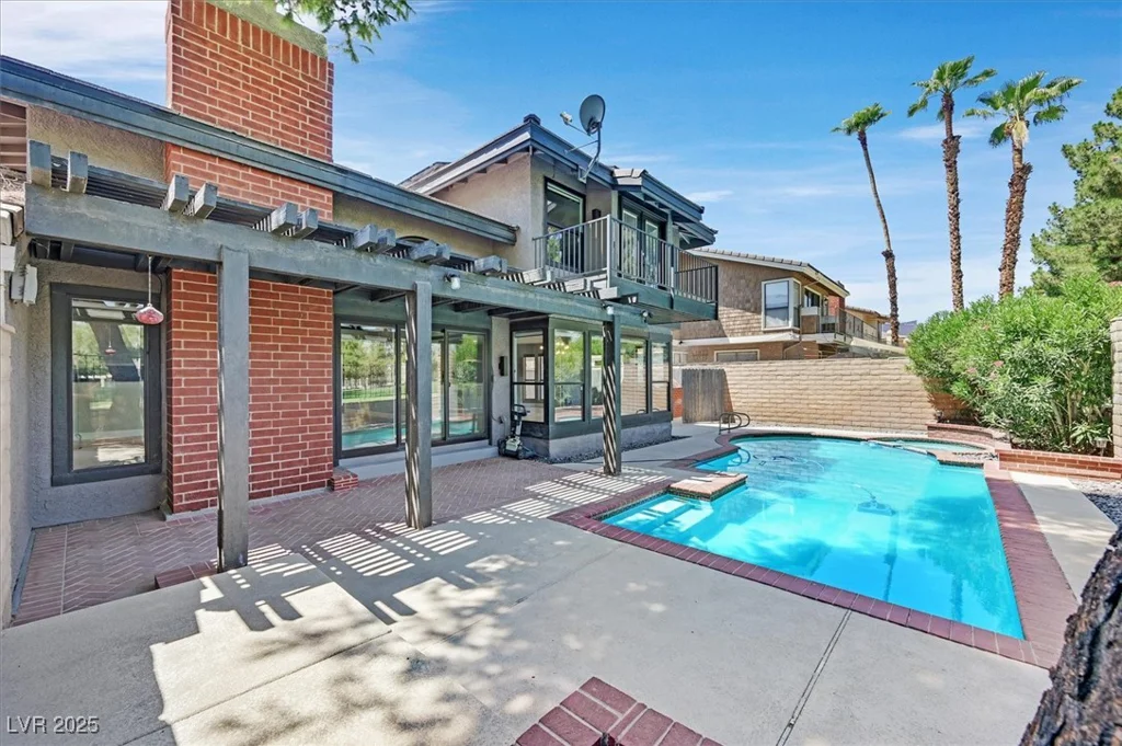1024 Pinehurst, Las Vegas, NV 89109
