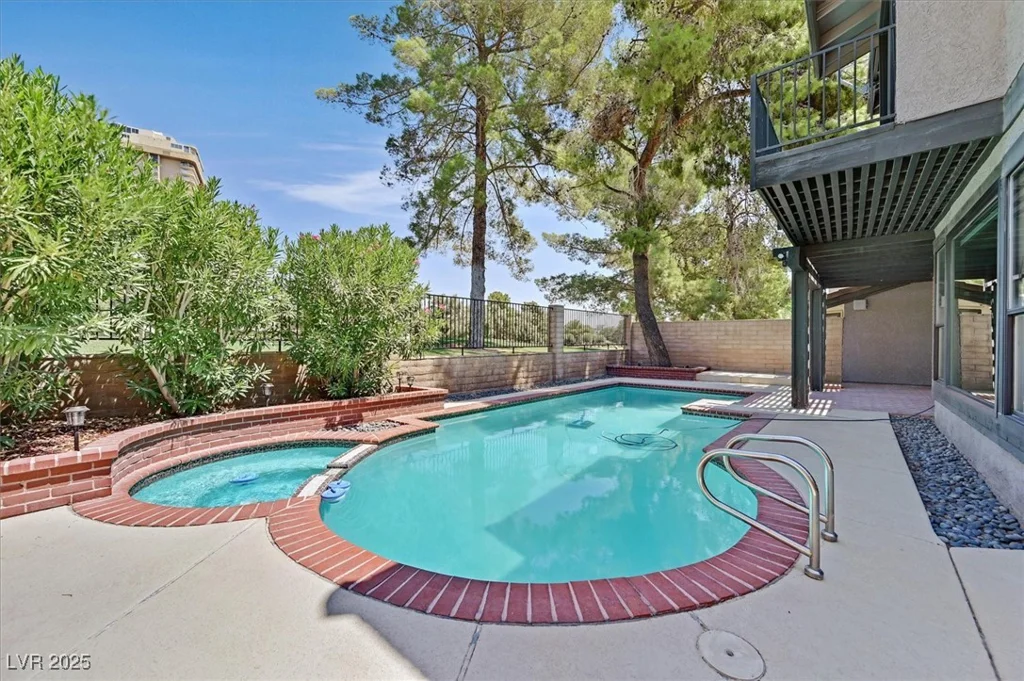 1024 Pinehurst, Las Vegas, NV 89109