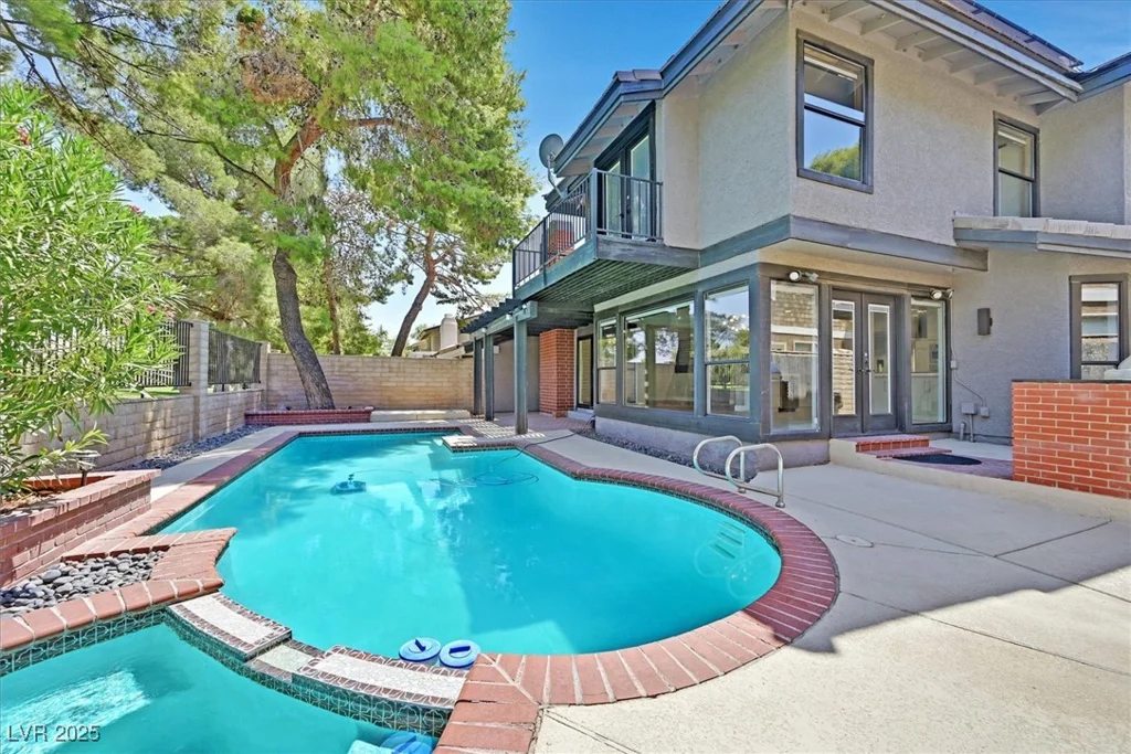 1024 Pinehurst, Las Vegas, NV 89109