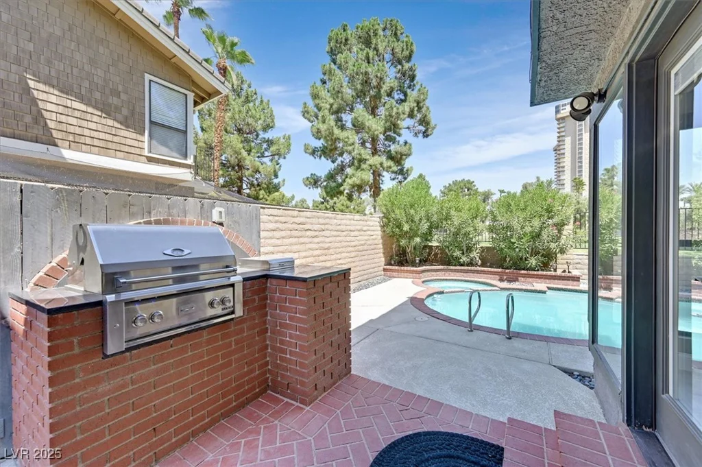 1024 Pinehurst, Las Vegas, NV 89109