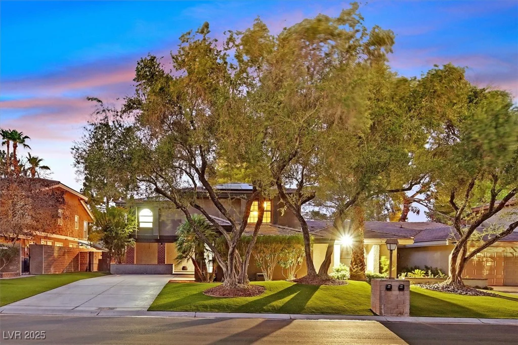1024 Pinehurst, Las Vegas, NV 89109