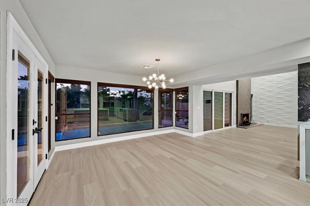 1024 Pinehurst, Las Vegas, NV 89109