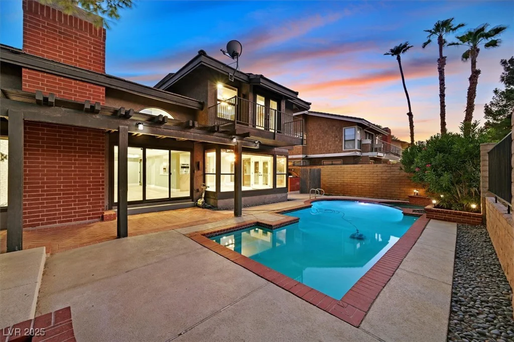 1024 Pinehurst, Las Vegas, NV 89109
