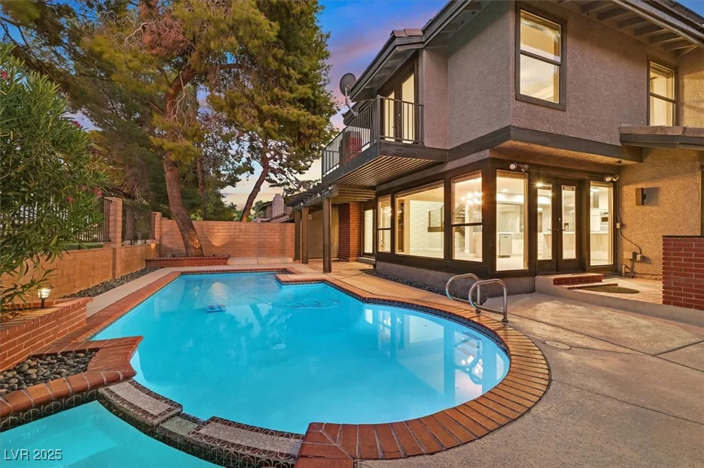 1024 Pinehurst, Las Vegas, NV 89109