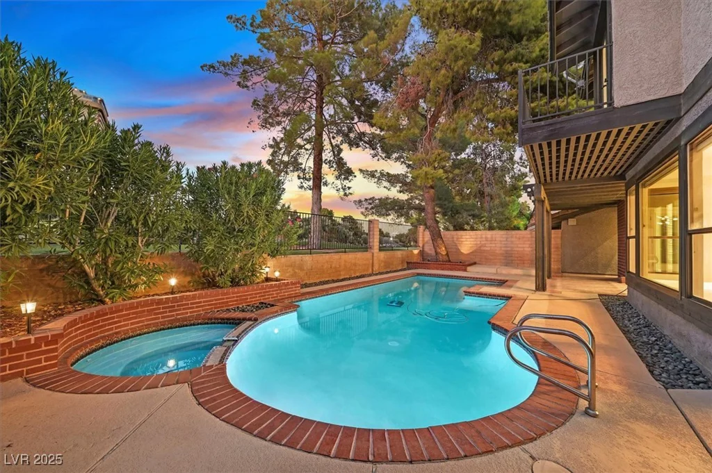 1024 Pinehurst, Las Vegas, NV 89109
